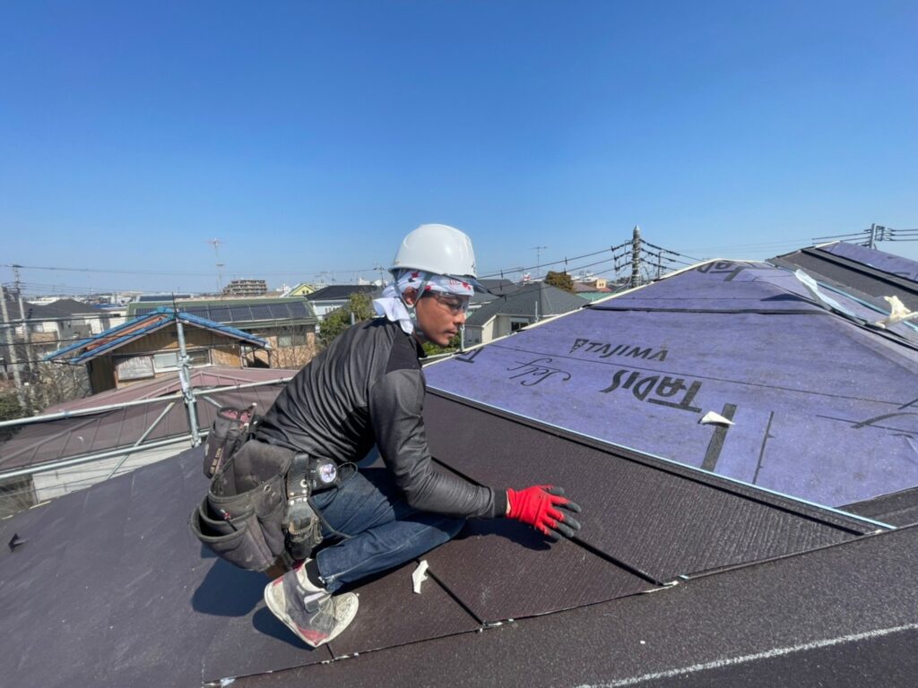 屋根重ね葺き工事　ガルバリウム鋼板