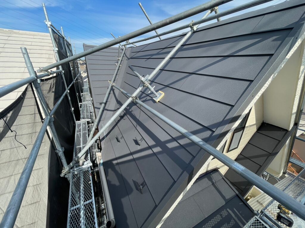 屋根葺き替え工事　ガルバリウム鋼板　アイジー工業　スーパーガルテクト