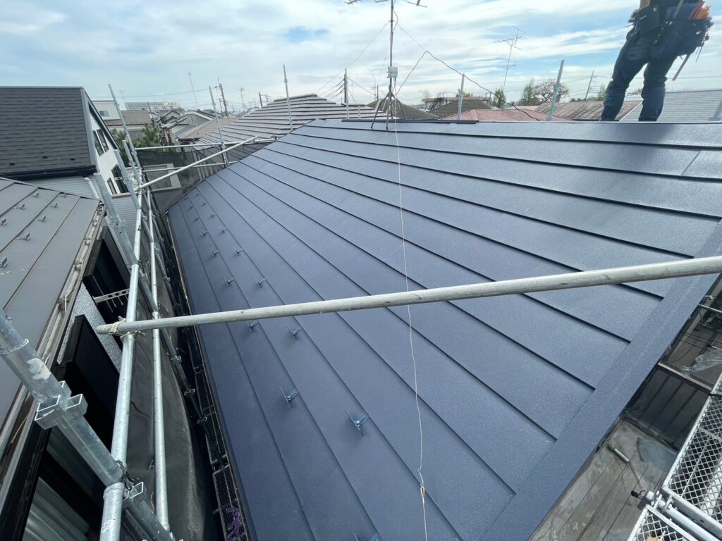 屋根重ね葺き工事  ガルバリウム鋼板　アイジー工業 スーパーガルテクト
