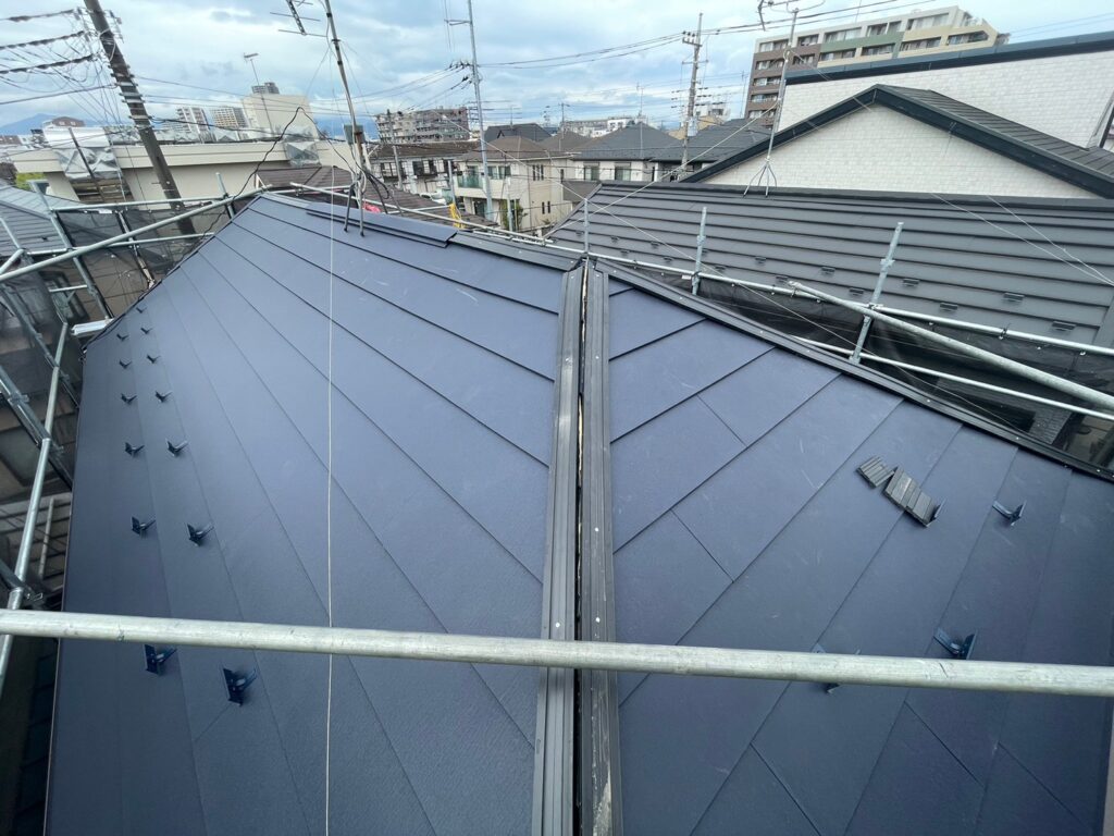 屋根重ね葺き工事  ガルバリウム鋼板　アイジー工業 スーパーガルテクト